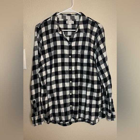GAP Women’s Plaid Button Down Fitted Boyfriend Shirt - Black and White - Picture 1 of 2